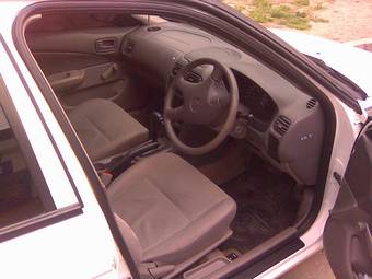2001 Nissan Sunny Photos