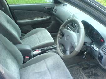 2001 Nissan Sunny Pictures