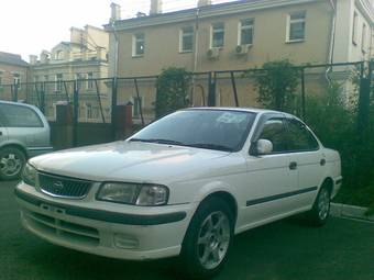 2001 Nissan Sunny Pictures