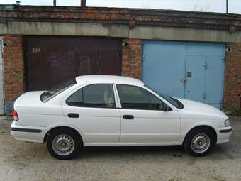 2001 Nissan Sunny Pictures