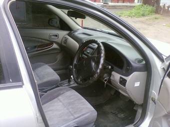 2001 Nissan Sunny Photos