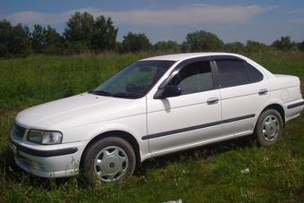 2001 Nissan Sunny Pictures