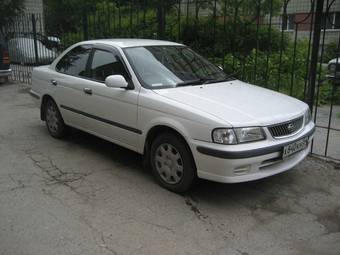 2001 Nissan Sunny Photos