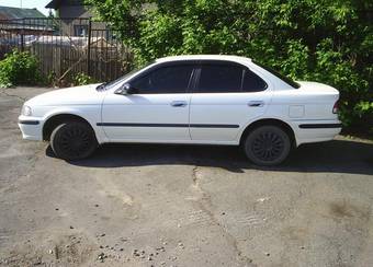 2001 Nissan Sunny Pictures
