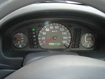 2001 Nissan Sunny Pictures