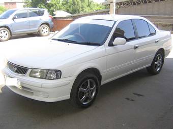 2001 Nissan Sunny Photos