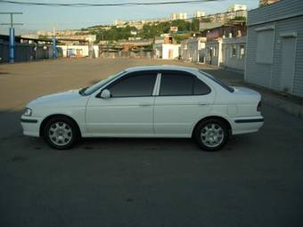 2001 Nissan Sunny Pictures
