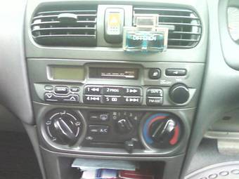2001 Nissan Sunny Pictures