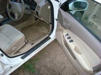 2001 Nissan Sunny Pictures