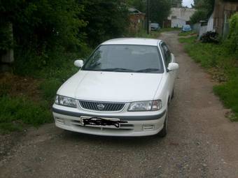 2001 Nissan Sunny Pictures