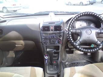 2001 Nissan Sunny Photos