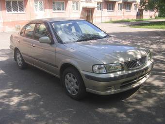 2001 Nissan Sunny Pictures