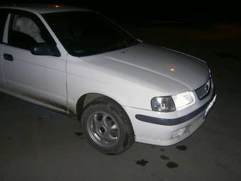 2001 Nissan Sunny Pictures