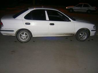 2001 Nissan Sunny Photos