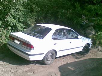 2001 Nissan Sunny Pictures