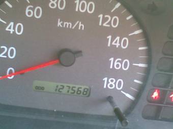 2001 Nissan Sunny Photos