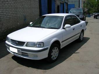 2001 Nissan Sunny Pictures