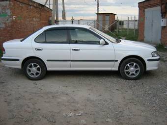 2001 Nissan Sunny Pictures