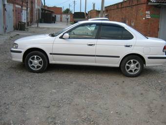 2001 Nissan Sunny Photos