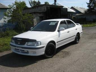 2001 Nissan Sunny Pictures