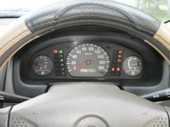 2001 Nissan Sunny Pictures