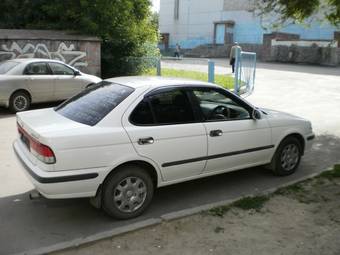 2001 Nissan Sunny Pictures