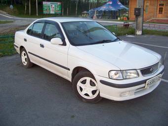 2001 Nissan Sunny Pictures