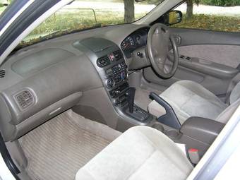 2001 Nissan Sunny Pictures