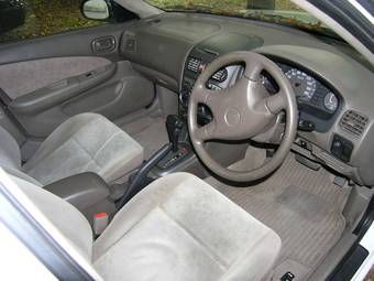2001 Nissan Sunny Photos