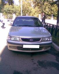 2001 Nissan Sunny Photos