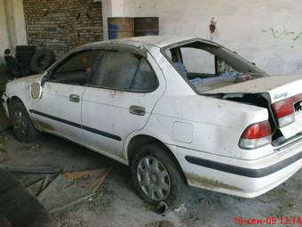 2001 Nissan Sunny Photos