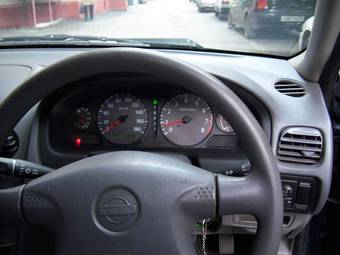 2001 Nissan Sunny Photos