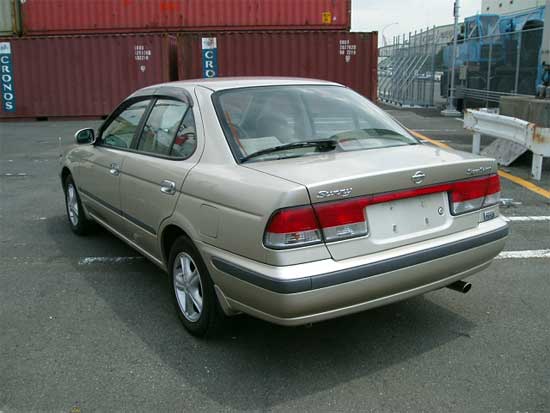 2002 Nissan Sunny Pictures