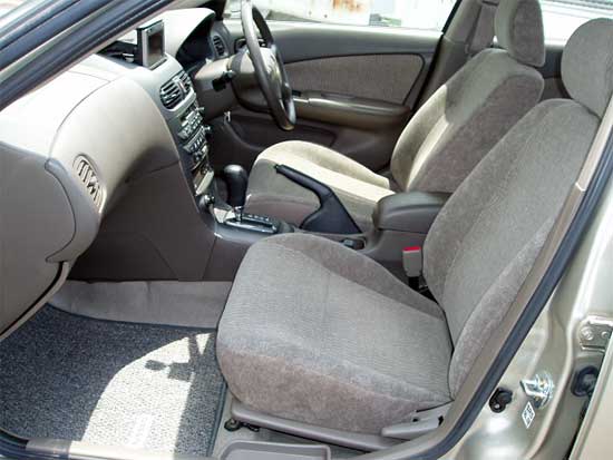 2002 Nissan Sunny Pictures