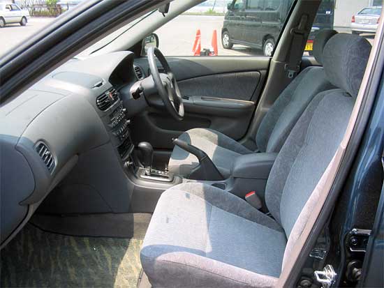 2002 Nissan Sunny Photos