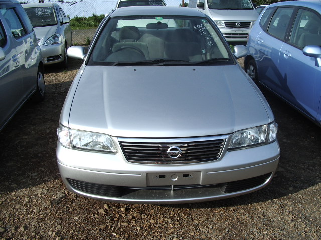 2002 Nissan Sunny Pictures