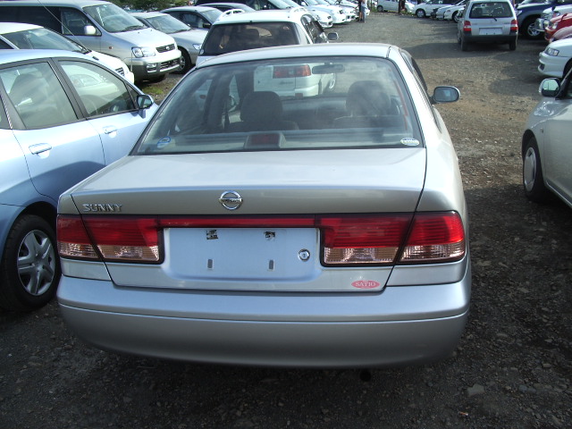 2002 Nissan Sunny Photos