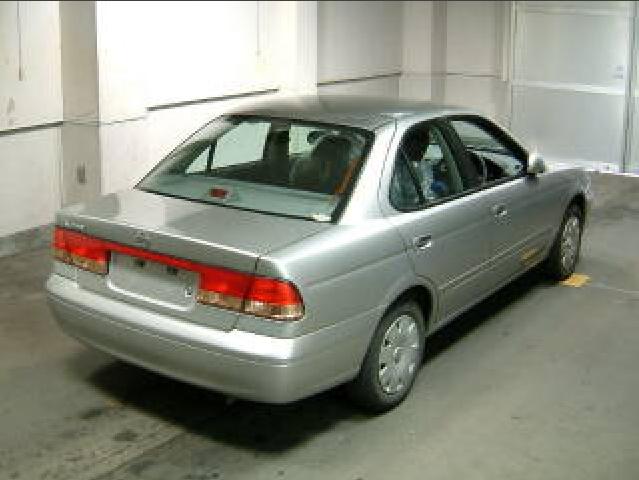 2002 Nissan Sunny Pictures