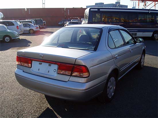 2002 Nissan Sunny Pictures