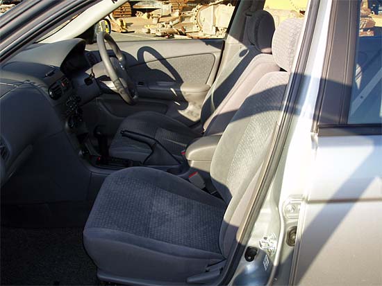 2002 Nissan Sunny Photos