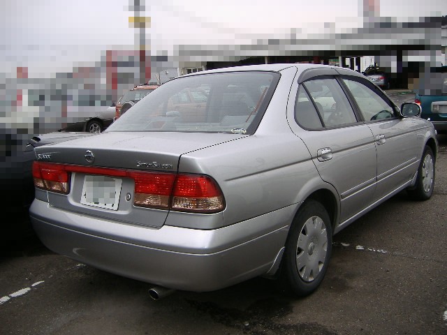 2002 Nissan Sunny Pictures