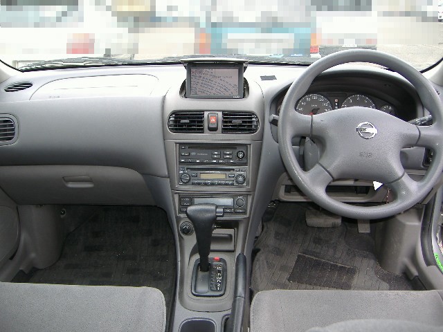 2002 Nissan Sunny Pictures