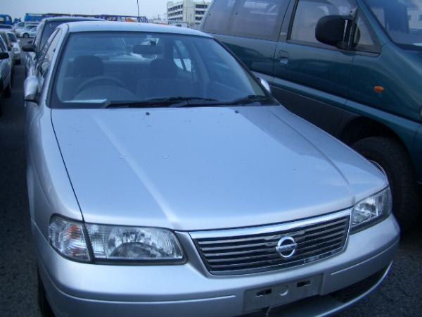 2002 Nissan Sunny Pics