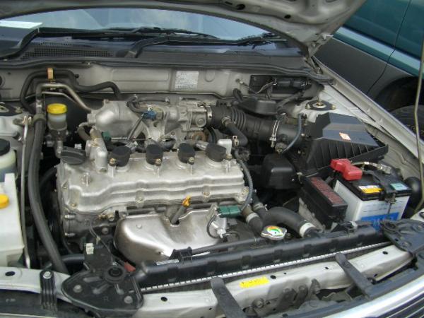 2002 Nissan Sunny Photos