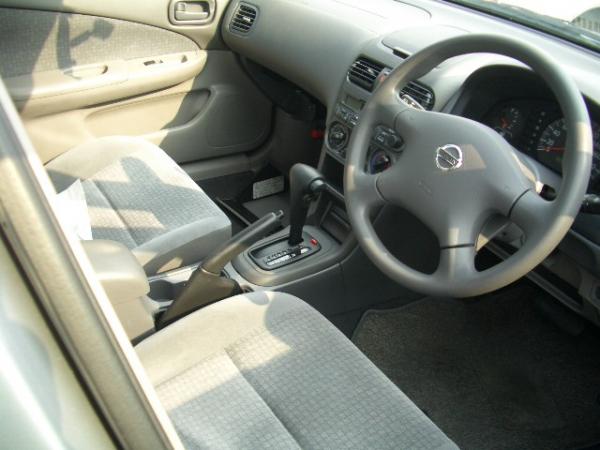 2002 Nissan Sunny Photos