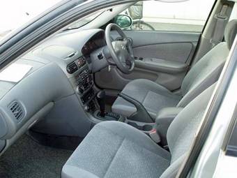 2002 Nissan Sunny Pictures