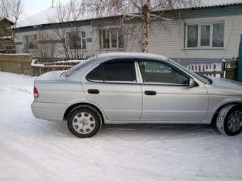 2002 Nissan Sunny Pictures