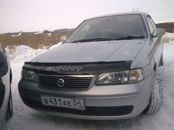2002 Nissan Sunny Photos