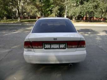 2002 Nissan Sunny Pictures