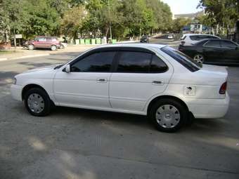 2002 Nissan Sunny Photos